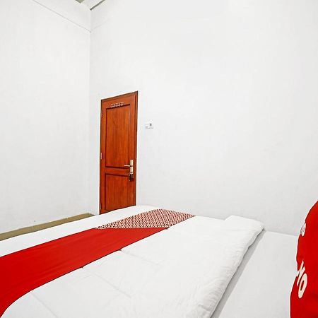 Oyo Life 90587 Domen Homestay Syariah Krui Bagian luar foto