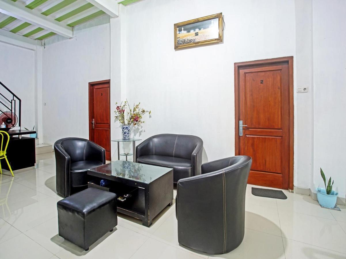 Oyo Life 90587 Domen Homestay Syariah Krui Bagian luar foto