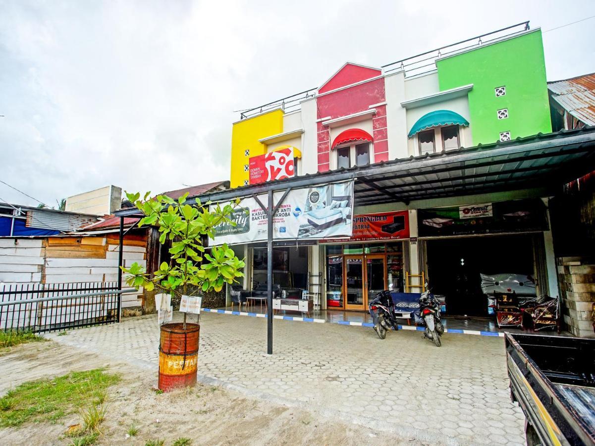 Oyo Life 90587 Domen Homestay Syariah Krui Bagian luar foto