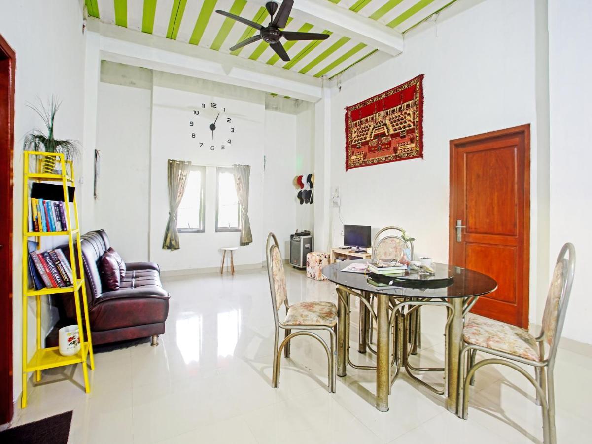 Oyo Life 90587 Domen Homestay Syariah Krui Bagian luar foto